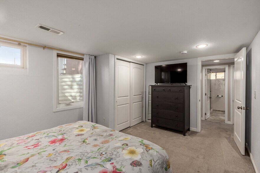 Building Photo - 830 Gray St