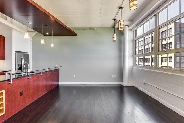 Building Photo - 2600 W 7th St