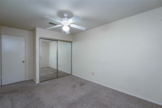 Building Photo - 25518 Chapel Ridge Ln