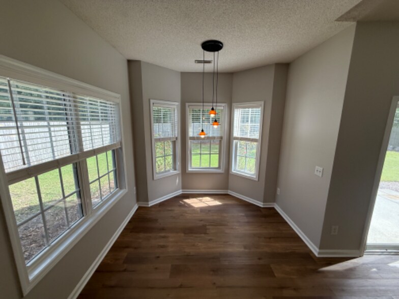 Building Photo - 7120 Farrington Farms Dr