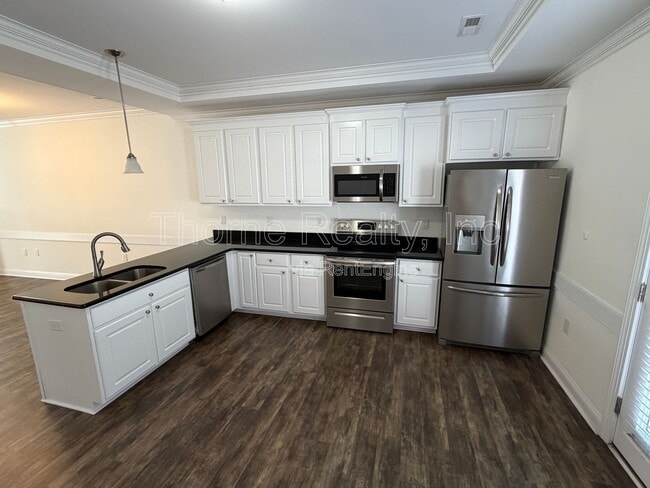 Building Photo - 220 Braylock Dr