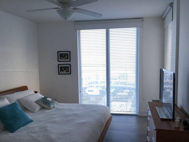 Building Photo - 185 SW 7th St