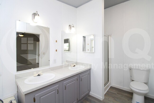 Building Photo - 9721 E Empress Ave