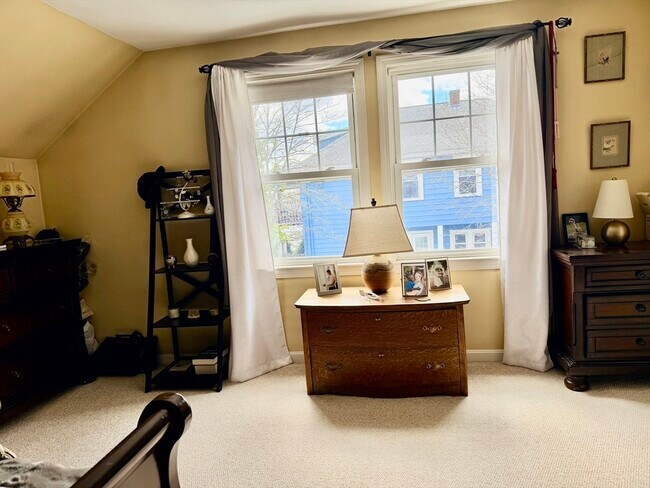 Building Photo - 740 Belmont St