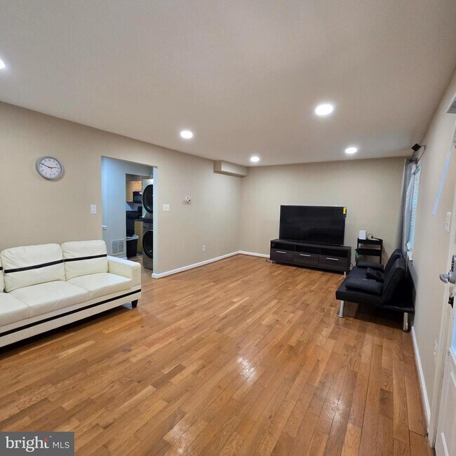 Building Photo - 5676 Kirkham Ct