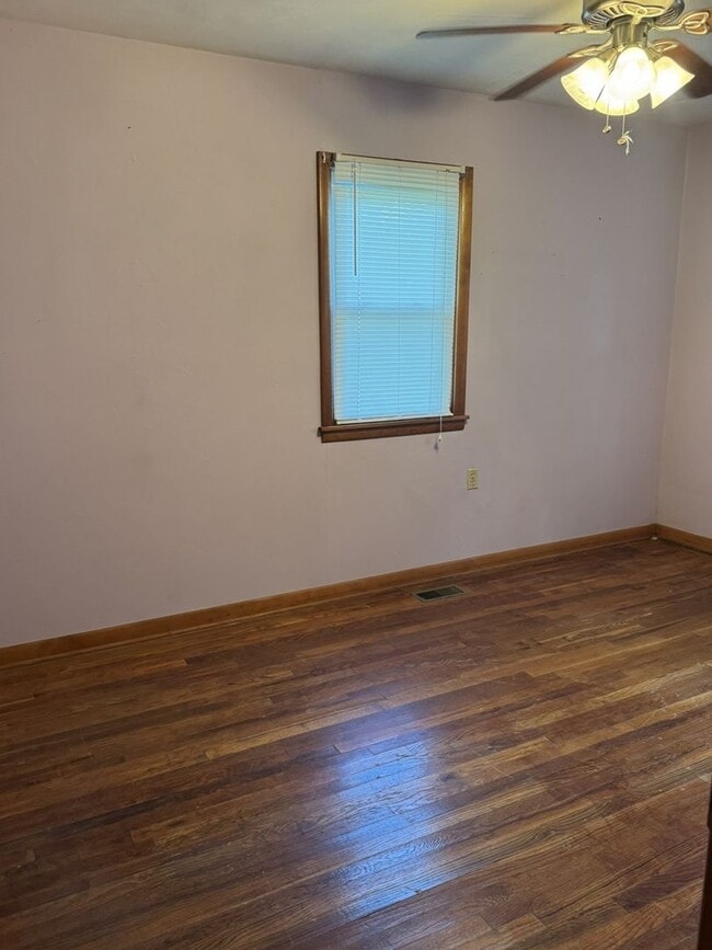 Building Photo - Charming 2 Bed 1 Bath House For Rent in Bo...