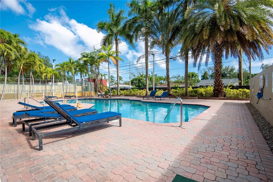 Building Photo - 3500 Coral Way