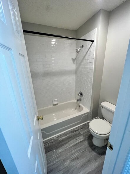 Building Photo - 575 Heritage