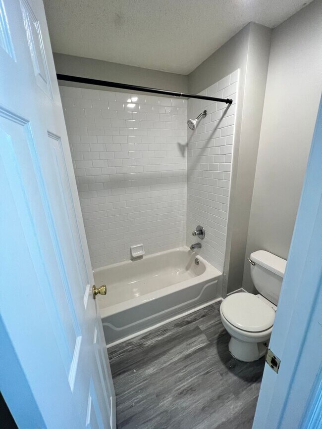 Building Photo - 575 Heritage Ct