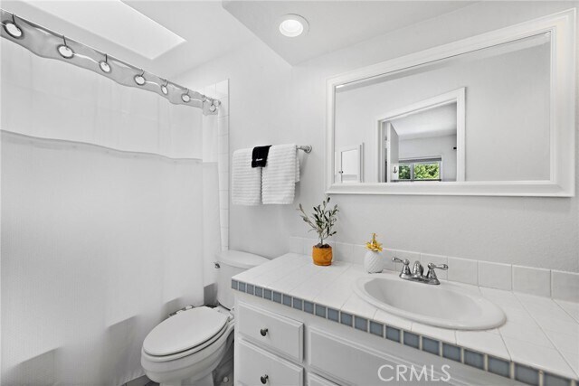 Building Photo - 210 Avenida Montalvo