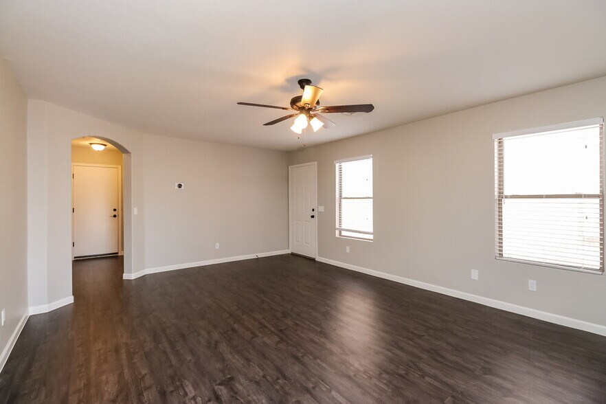 Building Photo - 151 S Parkwood