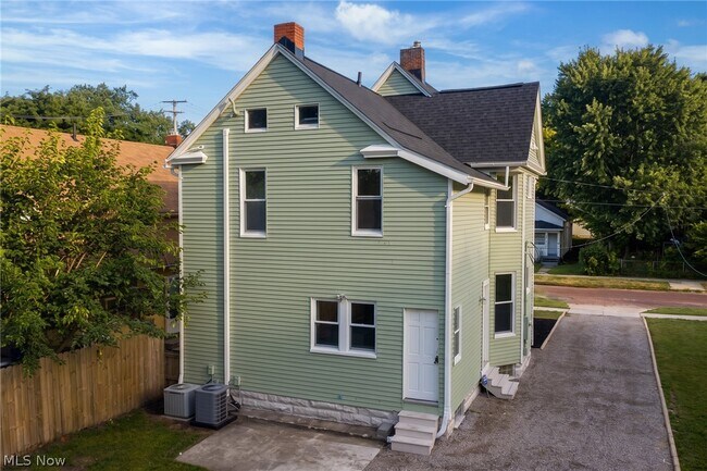 Building Photo - 6209 Pear Ave