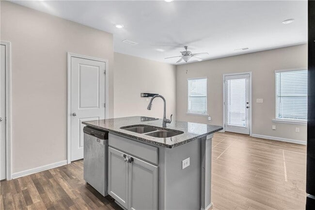 Building Photo - 585 McWilliams Rd SE