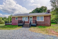 Building Photo - 132 Eaker Dr
