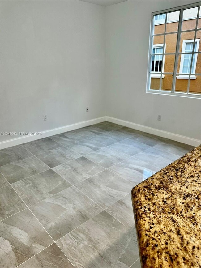 Building Photo - 2941 NE 185th St