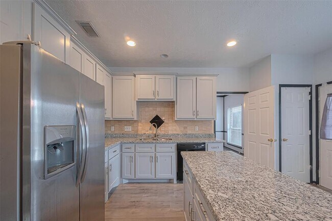 Building Photo - 1439 El Camino Village Dr