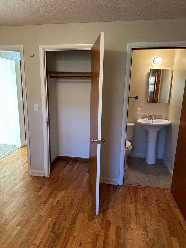 Building Photo - Walkable to Silas High School