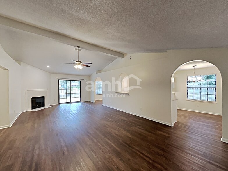 Building Photo - 7546 Fawn Lake Dr N