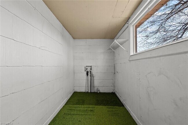 Building Photo - "Charming 4-Bedroom Home in the Heart of Winston-Salem-Pets Welcome Housing Vouchers Accepted!