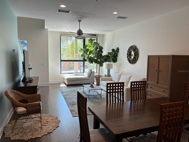 Building Photo - 130 8th St N