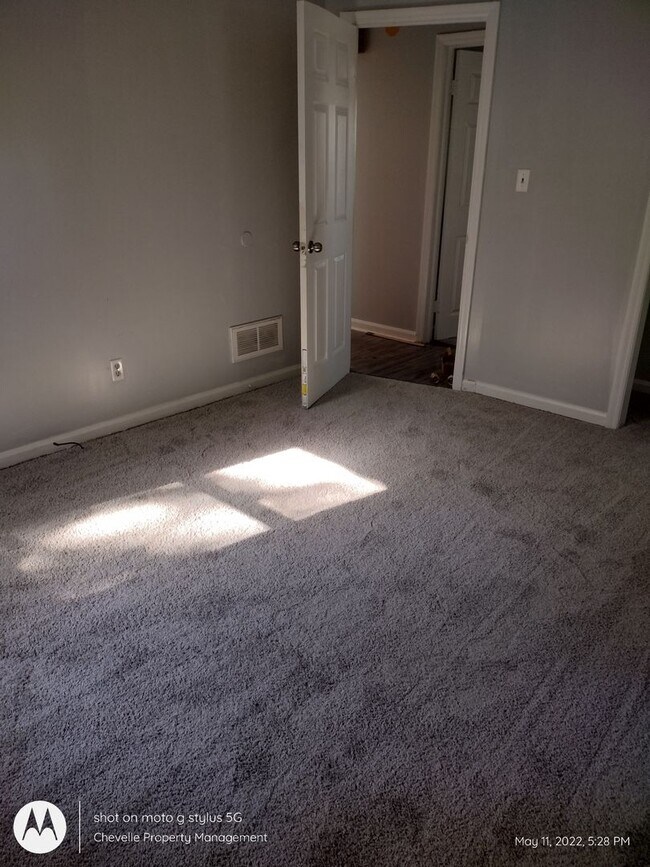 Building Photo - Beautiful 4 Bedroom 1.5 Bath Home for rent