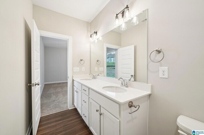 Building Photo - 460 Troubadour Ln