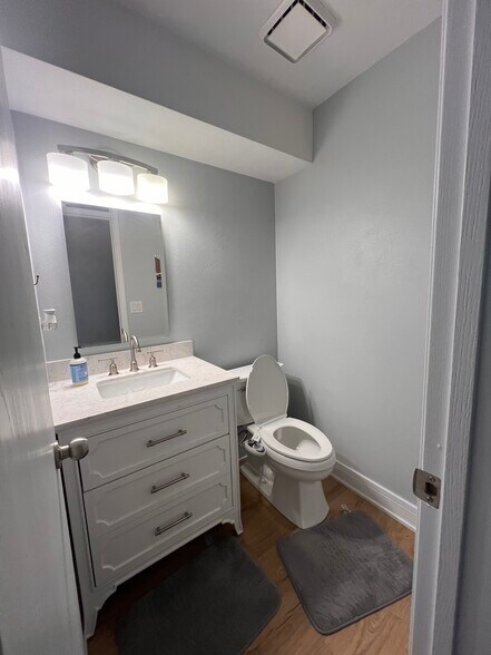 Building Photo - 1848 Bright View Dr