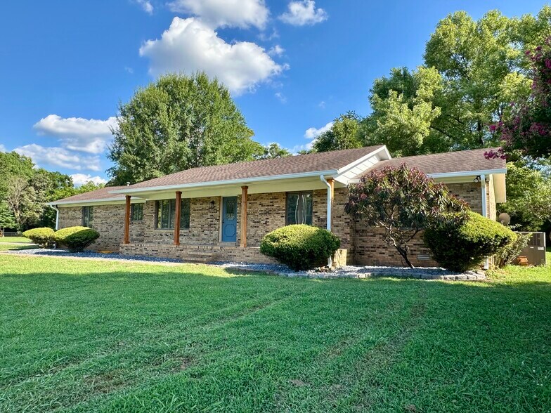 Building Photo - 2397 Braxton Bragg Dr