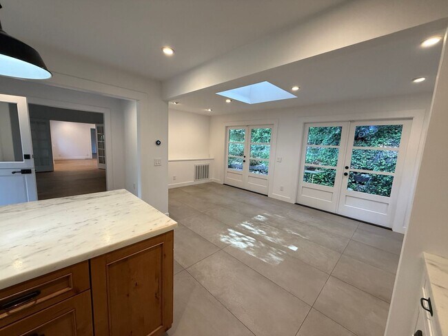 Building Photo - Available Now – Beautiful Carmel Valley Home in Carmel School District
