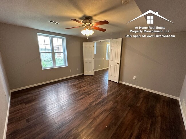 Building Photo - 101 E 10th St