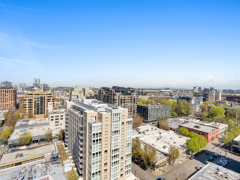 Building Photo - 1025 NW Couch St