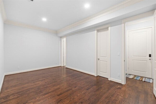 Building Photo - 6404 Community Dr