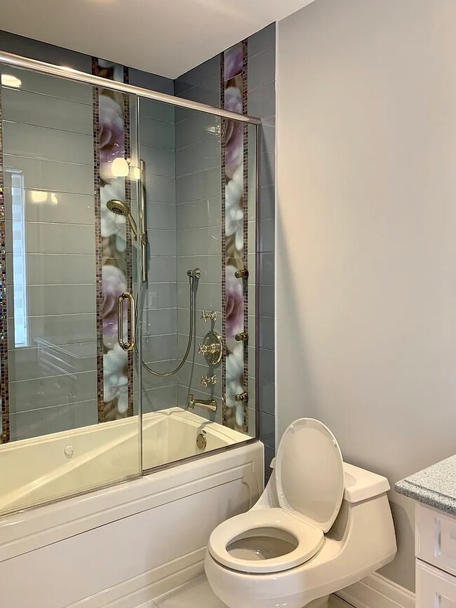 Building Photo - 131 Montgomery Ln