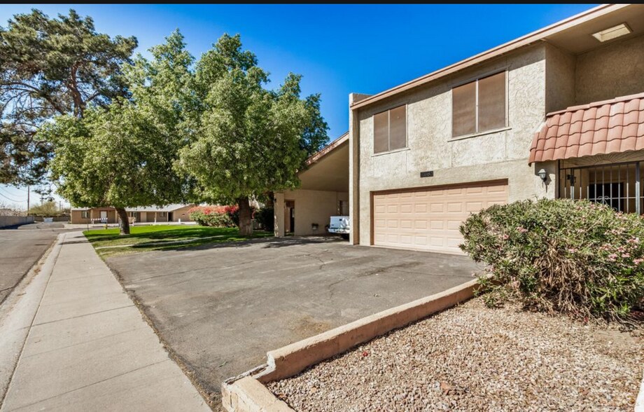 Building Photo - 4482 W Palmaire Ave