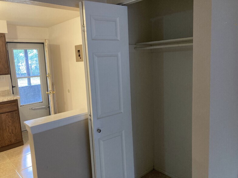 Building Photo - 4715 Scenic Cir