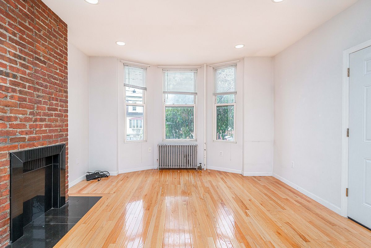 Building Photo - 2122 43rd St
