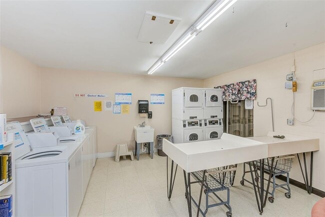 Building Photo - 4308 Summersun Dr