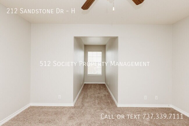 Building Photo - 212 Sandstone Dr