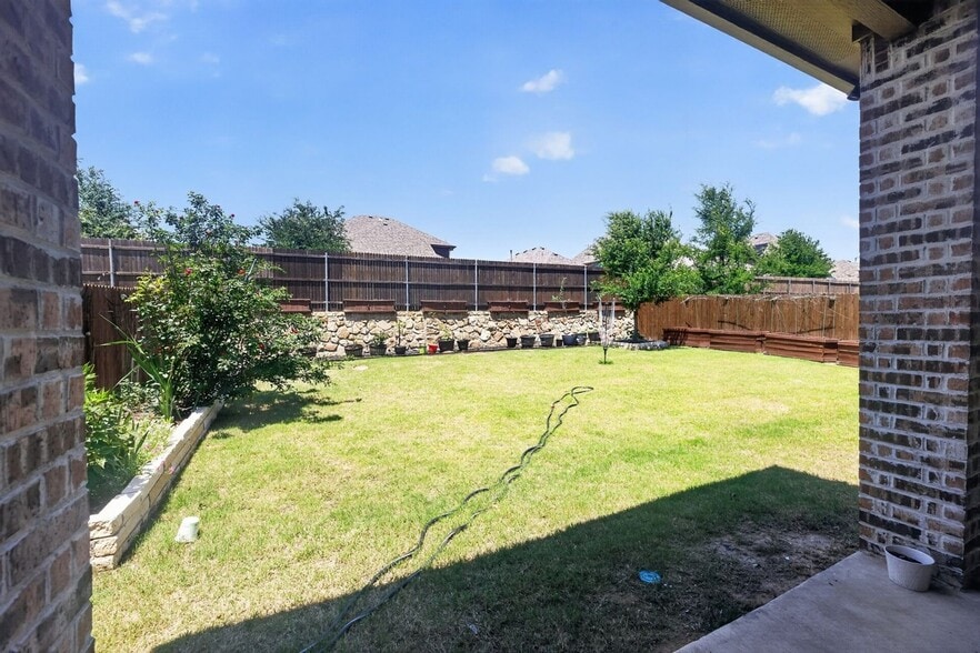 Building Photo - 6200 Marigold Dr