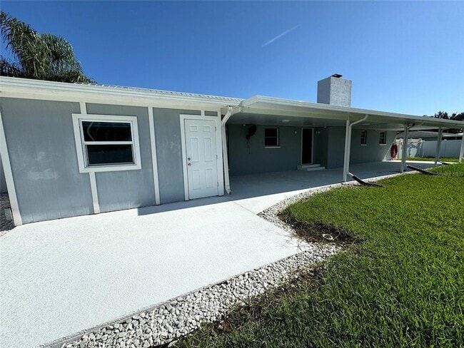 Building Photo - 5608 43rd Ave E