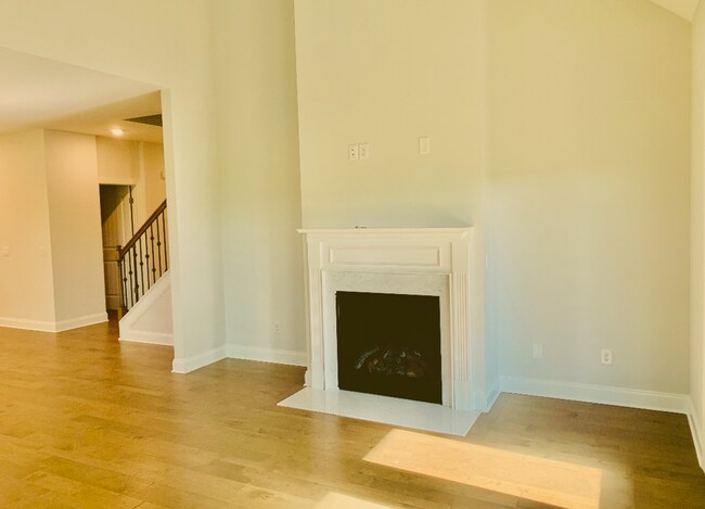 Building Photo - Coming Soon! Available 8/10/26 Stunning 4 bed, 2.5 bath residence in the highly sought-after Foxl...