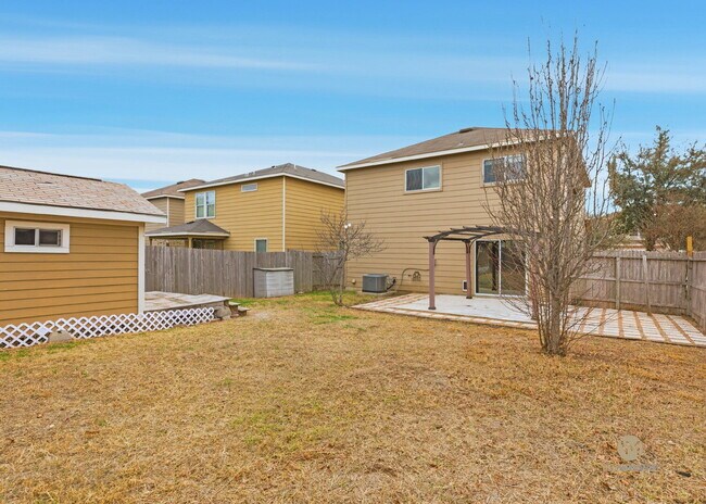 Building Photo - Silver Oaks Beauty | 3 Bed | 2.5 Bath | 1,812 Sq Ft | Corner Lot in 78254