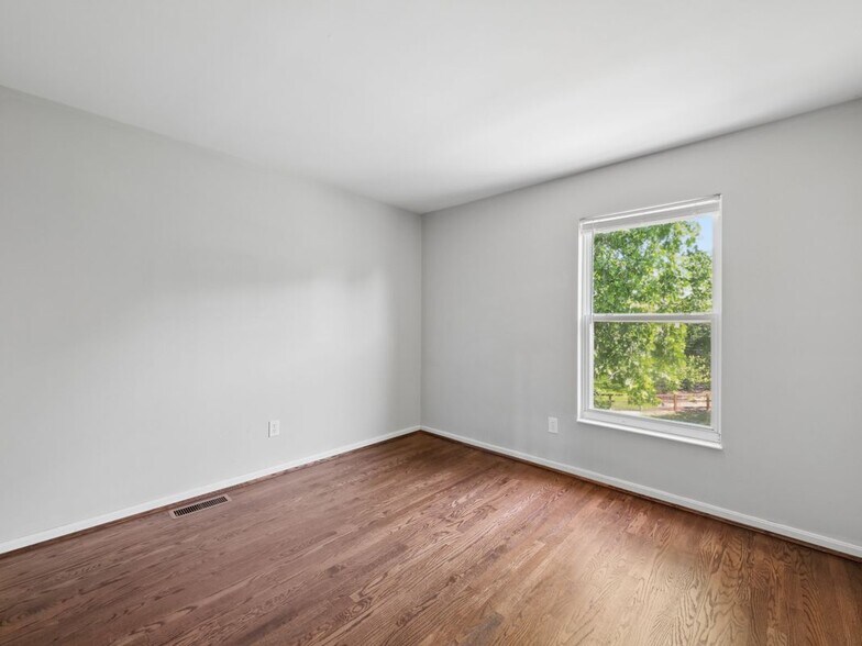 Building Photo - 7879 Yellowwood Dr