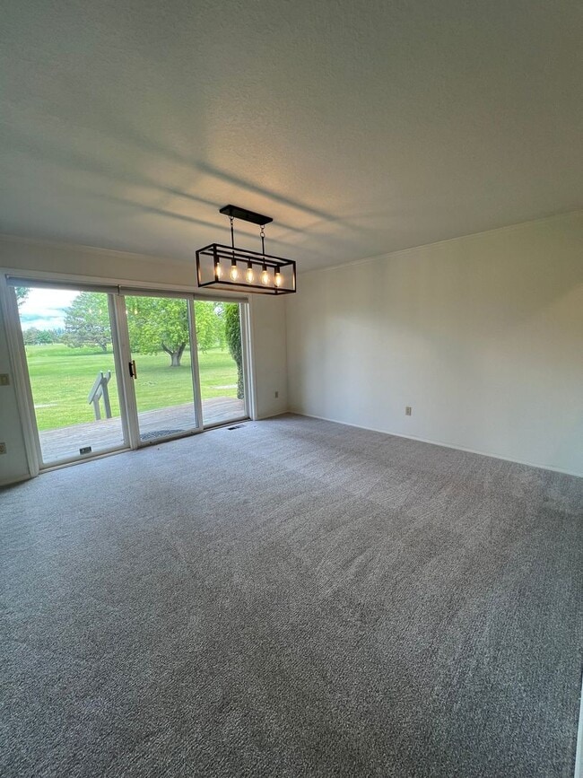 Building Photo - Stunning Kalispell Golf Course Home