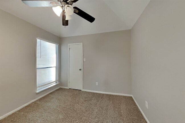 Building Photo - 22303 Mosswillow Ln