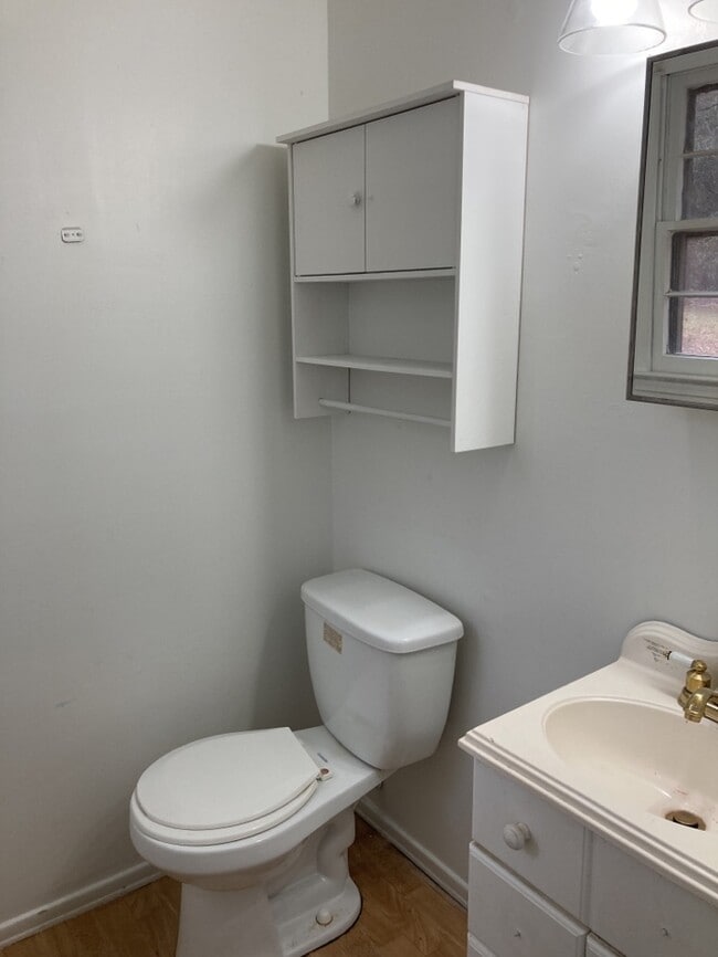 Building Photo - 3 Bedroom in Greenville