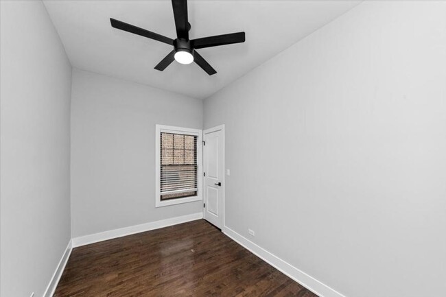Building Photo - 3 bedroom in Chicago IL 60618