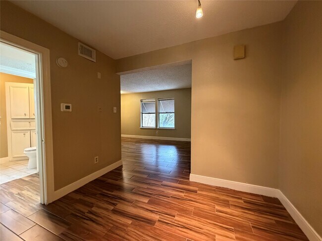 Building Photo - 1901 Brun St