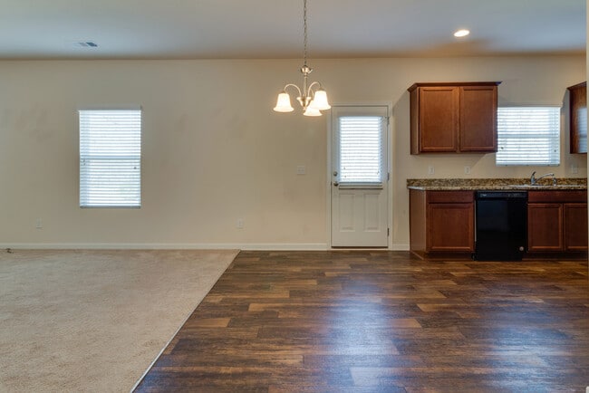 Building Photo - 4 BR/2.5 BA Home - A Rare Rental Between C...