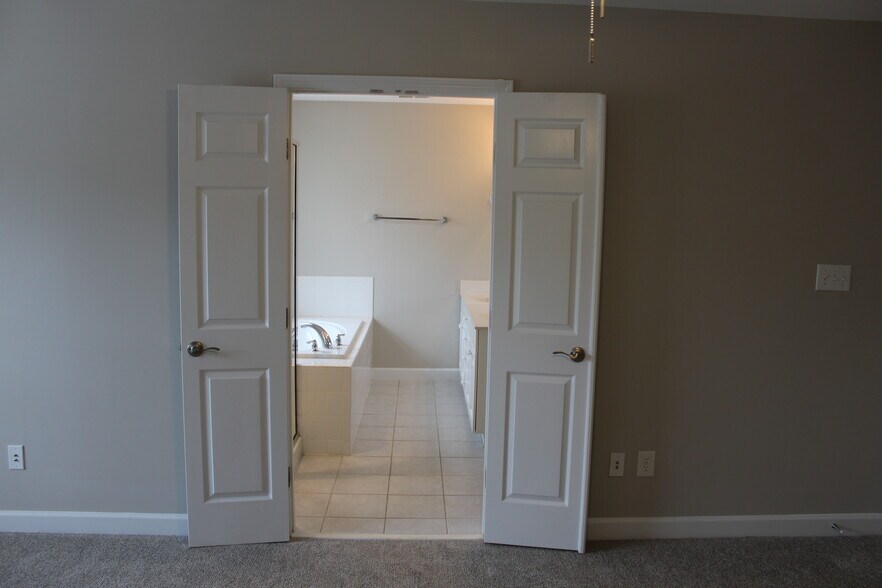 Building Photo - 749 Swan Neck Ln